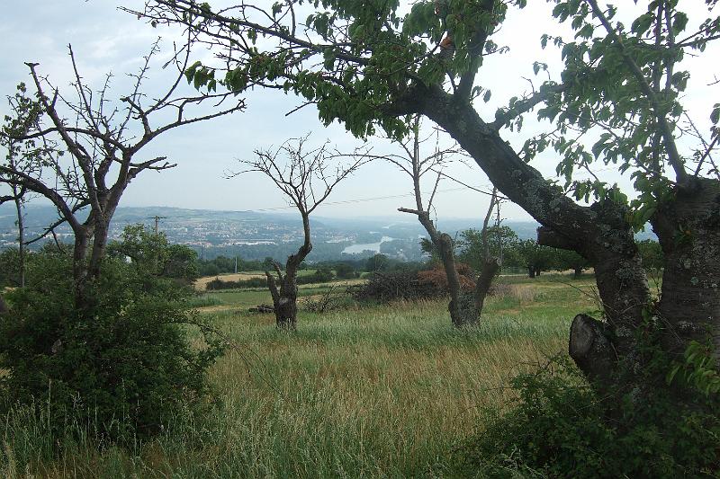 2011-05- (386).JPG - Noch einmal ein Rückbilck: Givors mit der Rhône